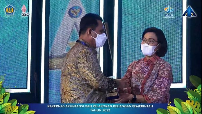 Pemprov Kepri Dapat Penghargaan dari Kemenkeu,  12 Kali Berturut-turut Raih Opini WTP dari BPK_632d44c5042cc.jpeg