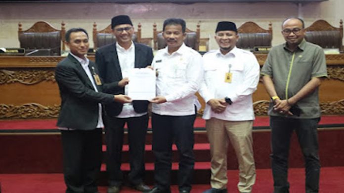 Pansus DPRD Batam Beri 4 Rekomendasi Terhadap LKPj Wali Kota Batam Tahun 2022_646733f04d040.jpeg
