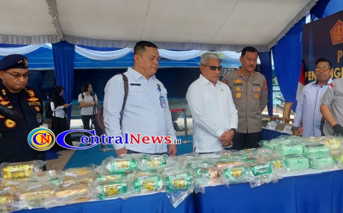 BREAKING NEWS – BNN RI Tangkap Kapal Angkut Sabu di Perairan Kepri_669766c905956.jpeg