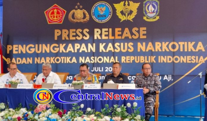 Sabu Dibungkus Dalam Teh China, BNN Tangkap Kapal Pengangkut Narkotika di Perairan Karimun_669a248687963.jpeg